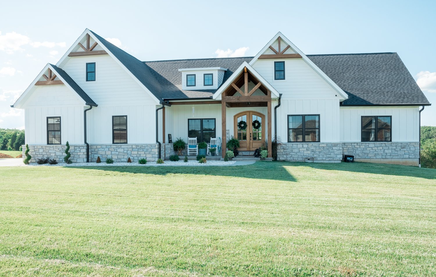 Custom modern farmhouse home with board-and-batten siding and stone accents in Middle Tennessee